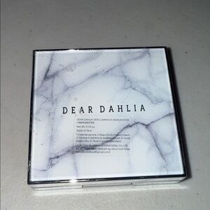 Dear Dahlia Marble Highlighter Compact - White and Gray